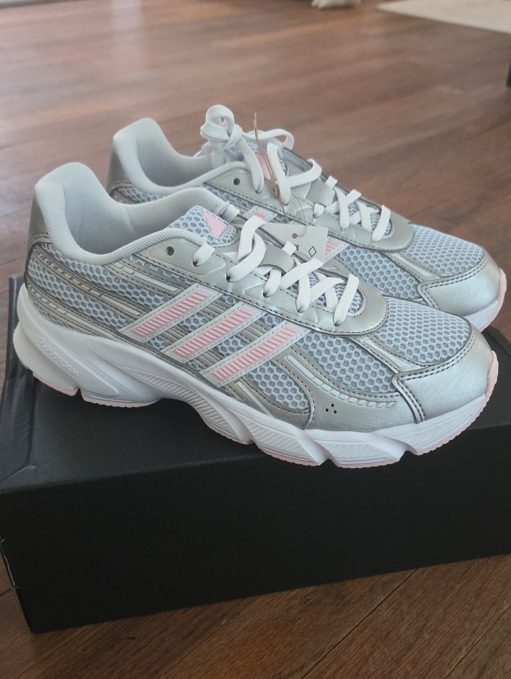adidas Technochaos 2000 Sneakers in White and Light Gray with Pink Accents